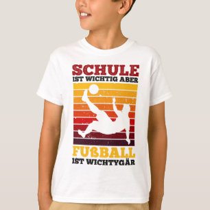Die Schule ist wichtig, aber Fußball ist wichtig T-Shirt