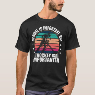 Die Schule ist wichtig, aber Hockey ist wichtig T-Shirt