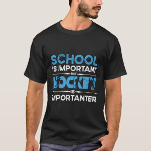 Die Schule ist wichtig, aber Hockey ist wichtiger T-Shirt