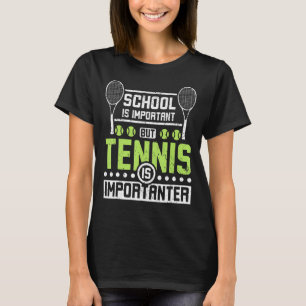 Die Schule ist wichtig, aber Tennis ist wichtig T-Shirt