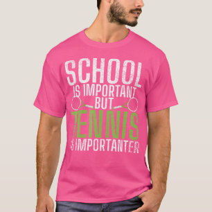 Die Schule ist wichtig, aber Tennis ist wichtiger  T-Shirt