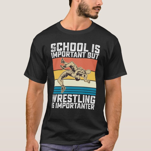 Die Schule ist wichtig, aber Wrestling ist wichtig T-Shirt (Vorderseite)
