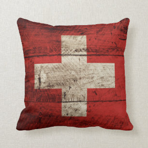 Die Schweiz-Flagge auf altem hölzernem Korn Kissen