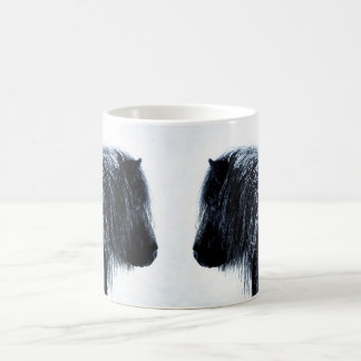 Die Shetlandinseln-Ponys in Winter Tasse