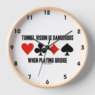 Die Sicht auf den Tunnel ist beim Brückenspielen g Uhr