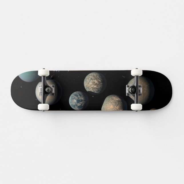 Die sieben Planeten der Erdgröße von Trappist-1 Skateboard (Horizontal)