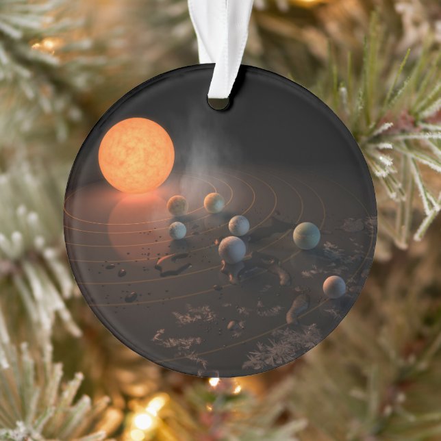 Die sieben Planeten von Trappist-1 sind im Orbit u Ornament (Baum)