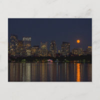 Die Skyline von Boston und ein Vollmond im Septemb