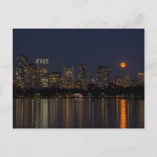 Die Skyline von Boston und ein Vollmond im Septemb Postkarte