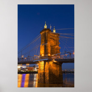 Die Skyline von Cincinnati, Ohio, USA bei Dämmerun Poster