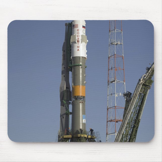 Die Sojus-Rakete wird in Position 2 errichtet Mousepad (Vorne)