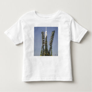 Die Sojus-Rakete wird in Position 4 errichtet Kleinkind T-shirt