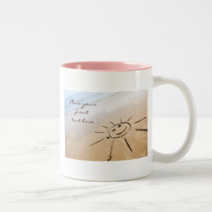 Die Sonne am Strand Zweifarbige Tasse