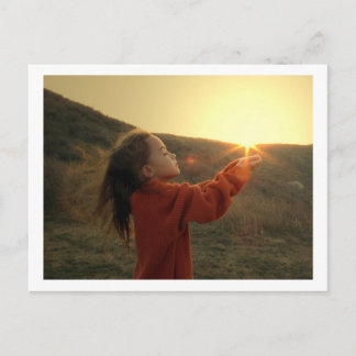 Die Sonne halten Postkarte