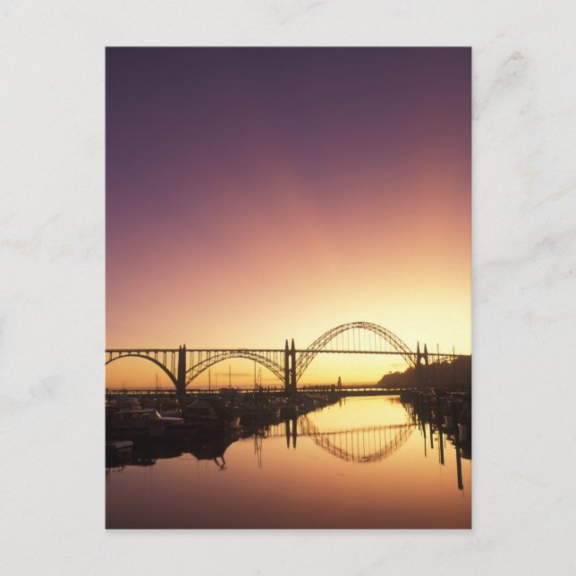 Die Sonne hinter der Newport Bridge, Oregon Postkarte (Vorderseite)