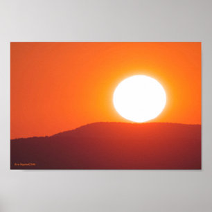 Die Sonne sitzt auf dem Berg Poster