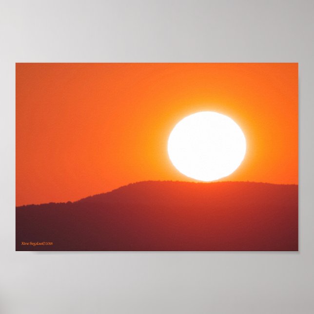 Die Sonne sitzt auf dem Berg Poster (Vorne)