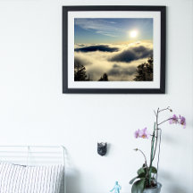 Die Sonne steigt über den Wolken über den Colorado