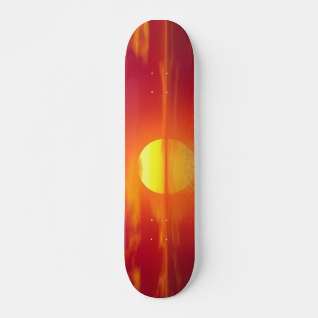 Die Sonne über dem Orange Sea Calm Ocean Skateboard (Vorne)