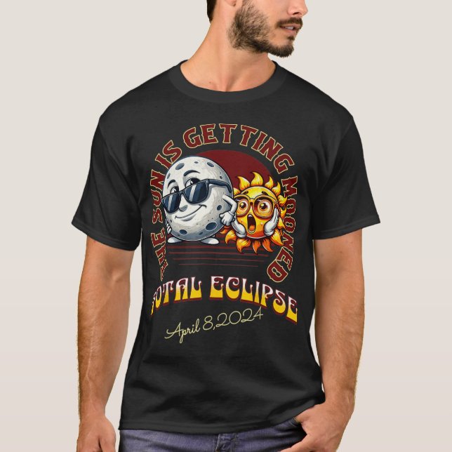 Die Sonne wird 2024 total Solar Eclipse getaucht T-Shirt (Vorderseite)