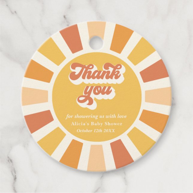 Die sonnengelbe Babydusche kommt hier. Geschenkanhänger (Vorderseite)