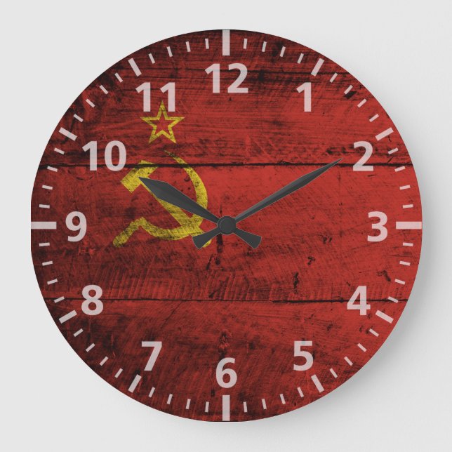 Die Sowjetunions-Flagge auf altem hölzernem Korn Große Wanduhr (Vorderseite)