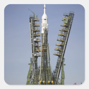 Die Soyuz Rakete wird in Position 4 aufgerichtet Quadratischer Aufkleber