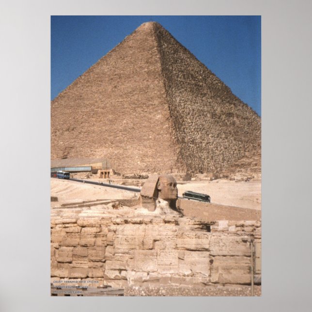 Die Sphinx und die Große Pyramide von Gizeh Poster (Vorne)