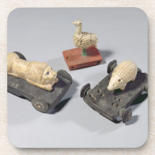 Die Spielwaren der Kinder: ein Igel, ein Löwe und Untersetzer