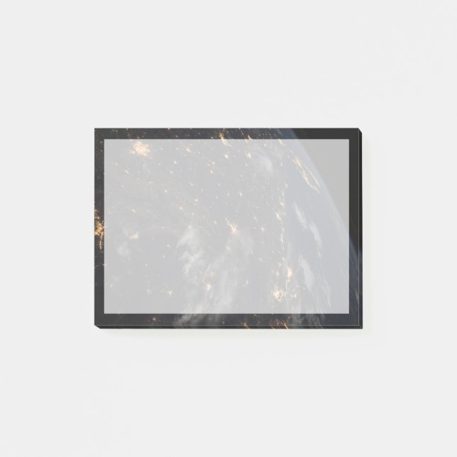 Die Stadt beleuchtet nachts auf der Erde Post-it Klebezettel (Vorderseite)