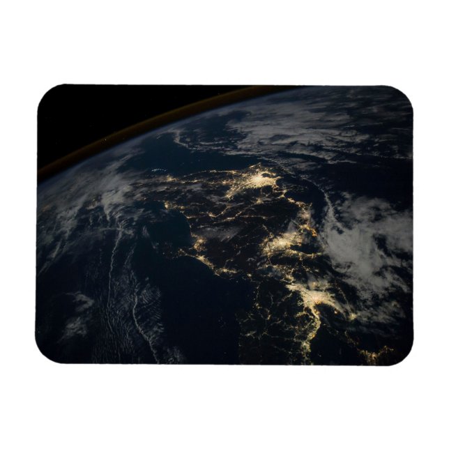 Die Stadt leuchtet nachts in Japan. Magnet (Horizontal)