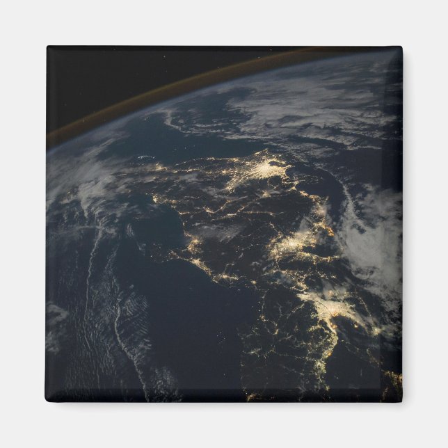 Die Stadt leuchtet nachts in Japan. Magnet (Vorne)