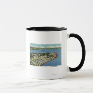 Die Stadt mit Blick auf die Bucht von Young Tasse