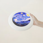Die Starrnacht von Van Gogh Wham-O Frisbee<br><div class="desc">Das Ölgemälde des niederländischen Meisters Vincent Van Gogh (1853-1890), wahrscheinlich sein berühmtestes Gemälde, malte Van Gogh 1889 aus dem Gedächtnis die "Starry Night", während er sich in einem Asyl in Frankreich aufhielt, wo er sich auf Depressionen einließ.Die Szene zeigt den Blick aus seinem Schlafzimmerfenster. Im Gemälde befinden sich der Mond,...</div>