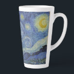 Die Sternennacht, Ölmalerei, Vincent Van Gogh Milchtasse<br><div class="desc">Vincent Van Gogh, Juni 1889 postimpressionistisches, modernes Ölgemälde auf Leinwand Nachtlandschaft Gemälde eines Wirblen Sternenhimmel mit einem hellgelben Halbmond; der Planet Venus ist ebenfalls sichtbar. Im Vordergrund ist ein übertriebener großer Zypressenbaum zu sehen. Dieses Bild zeigt den Ausblick aus dem Künstlerzimmer im Asyl von Saint-Paul-de-Mausole in Saint-Rémy-de-Provence Frankreich, das Dorf...</div>