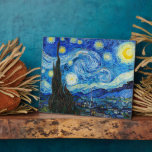 Die Sternennacht | Van Gogh | Fotoplatte<br><div class="desc">Die Starry Night ist ein Ölgemälde des niederländischen postimpressionistischen Malers Vincent van Gogh, der in der Leinwand eine Oase der Ruhe sucht. Es wurde im Juni 1889 erbaut und zeigt den Blick aus dem nach Osten gerichteten Fenster seines Asylzimmers in Saint-Rémy-de-Provence, kurz vor dem Sonnenaufgang, mit dem Zusatz eines imaginären...</div>