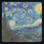 Die Sternennacht | Van Gogh | Steinuntersetzer<br><div class="desc">Die Starry Night ist ein Ölgemälde des niederländischen postimpressionistischen Malers Vincent van Gogh, der in der Leinwand eine Oase der Ruhe sucht. Es wurde im Juni 1889 erbaut und zeigt den Blick aus dem nach Osten gerichteten Fenster seines Asylzimmers in Saint-Rémy-de-Provence, kurz vor dem Sonnenaufgang, mit dem Zusatz eines imaginären...</div>