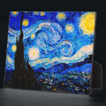 Die Sternennacht von Vincent Van Gogh Fotoplatte<br><div class="desc">Vincent Van Gogh The Starry Night. Das ist ein altes Meisterwerk des holländischen Meisters Vincent Van Gogh. Dieses schöne Landschaftsbild hat eine schöne,  lebendige,  gesättigte Farbe. Vincent Van Gogh war ein niederländischer Postimpressionist. Dieses Bild ist öffentlich</div>
