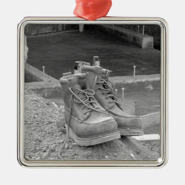 Die Stiefel eines Arbeiters Silbernes Ornament (Vorne)