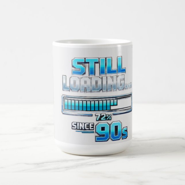 Die „Still Loading… Since 90s“ Kaffeetasse (Mittel)