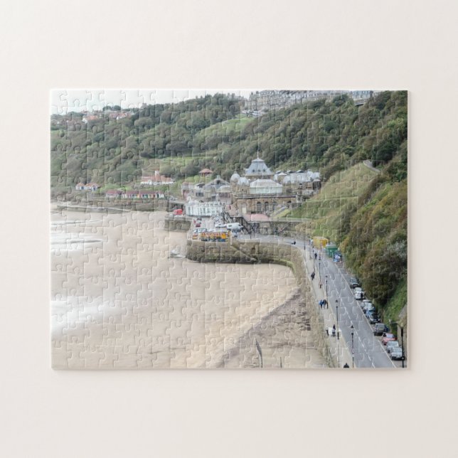 Die Straße Scarborough mit der Strandpromenade. Puzzle (Horizontal)