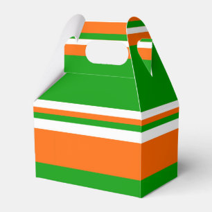 Die Streifen sind grün, weiß und orange Geschenkschachtel
