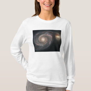 Die Strudelgalaxie (M51) und Begleitergalaxie T-Shirt