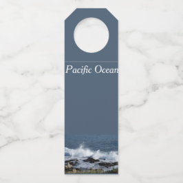 Die Surfanlage im Pazifischen Ozean Flaschenanhänger