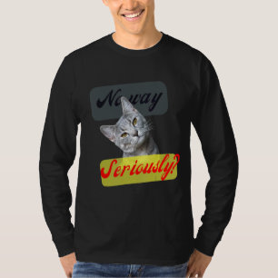 Die süße graue Katze ist nicht ernst. T-Shirt