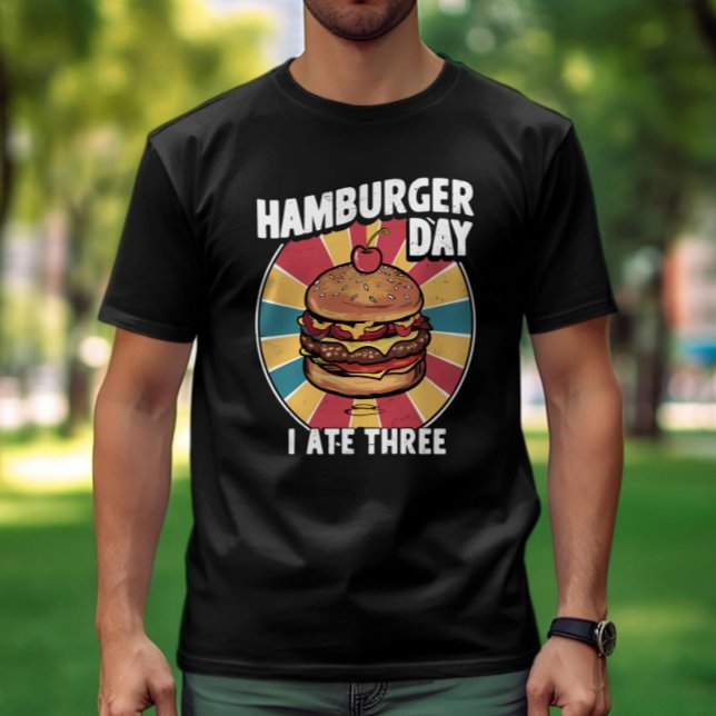 Die süße Überraschung: Hamburger mit einer Kirsche T-Shirt (Von Creator hochgeladen)