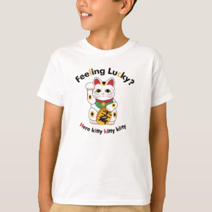 Die T-Shirts des glückliches Katzen-Kindes