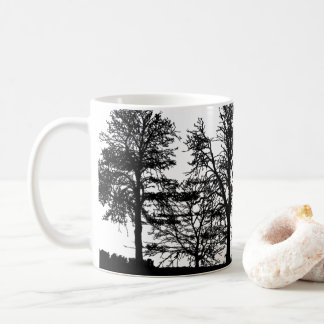 Die Tasse des Kaffee in der Natur - Bäume und Wäld