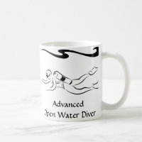 Die Tasse des vorgerückten offenes Wasser-Tauchers