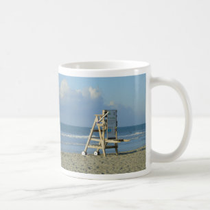 Die Tasse ist mit einem Liegestuhl für den kleinen